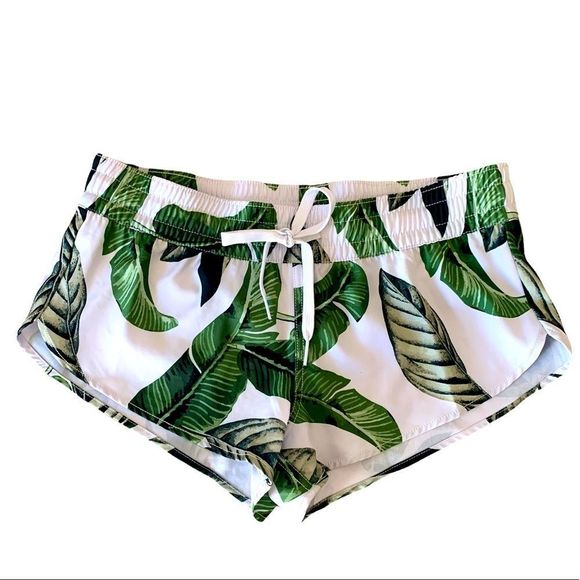 Rip Curl Pants - Rip Curl Shorts XS NWOT. Cute shorts with elastic waist band. Adorable!
